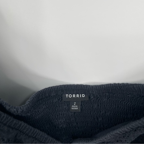 Torrid Women’s Plus Size 2 2X Black Eyelet Cotton Keyhole Off shoulder top - Picture 9 of 13